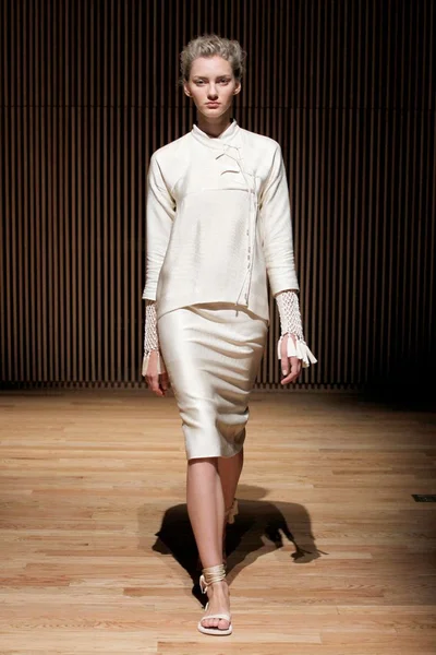 Look 10
